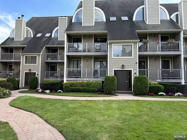 East Rutherford, NJ 07073,1005 River Renaissance