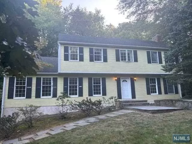 59 Heritage Court, Woodcliff Lake, NJ 07677