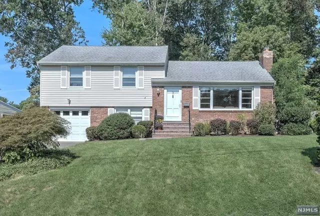 9 Rossmore Terrace, Livingston, NJ 07039