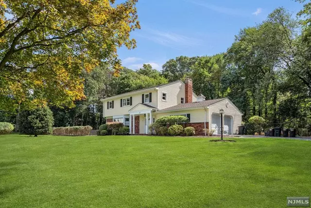 34 Woodside Road, Wyckoff, NJ 07481