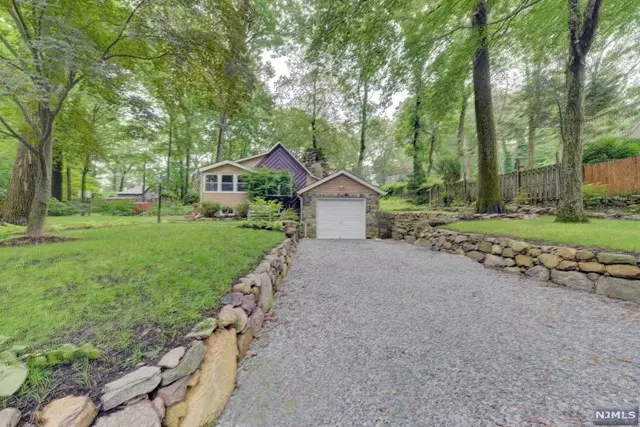 16 Ridge Trail, Kinnelon Borough, NJ 07405