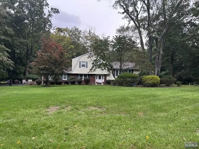 5 Fox Hill Road, Upper Saddle River, NJ 07458