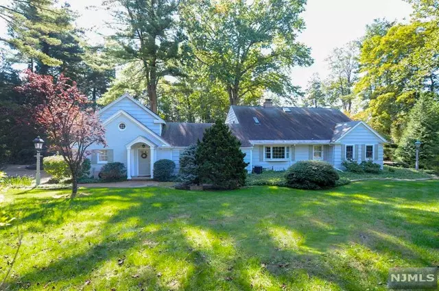 3 Saddle Brook Drive, Ho-ho-kus, NJ 07423