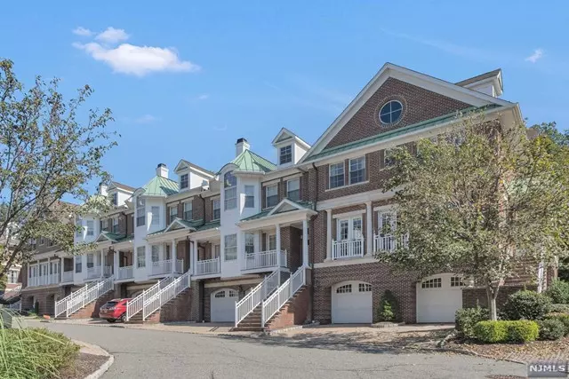 906 Heights Lane, Tenafly, NJ 07670