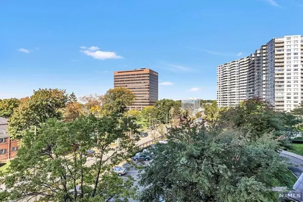 2000 Linwood Avenue #5H, Fort Lee, NJ 07024