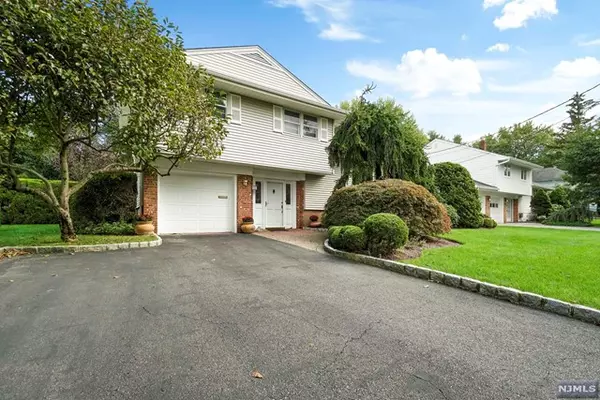 Tenafly, NJ 07670,113 Walnut Drive