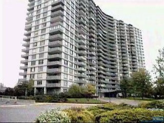 Fort Lee, NJ 07024,2100 Linwood Avenue #22A