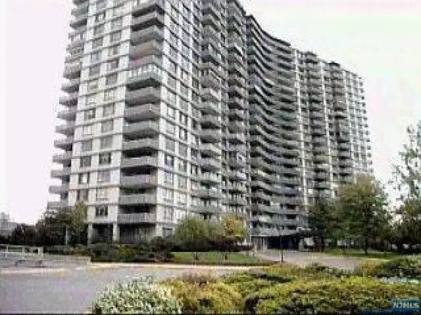 2100 Linwood Avenue #22A, Fort Lee, NJ 07024