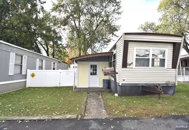 8 2nd Street, Wayne, NJ 07470