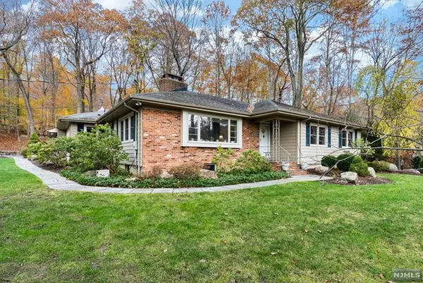 2 Beechwood Lane, Kinnelon Borough, NJ 07405