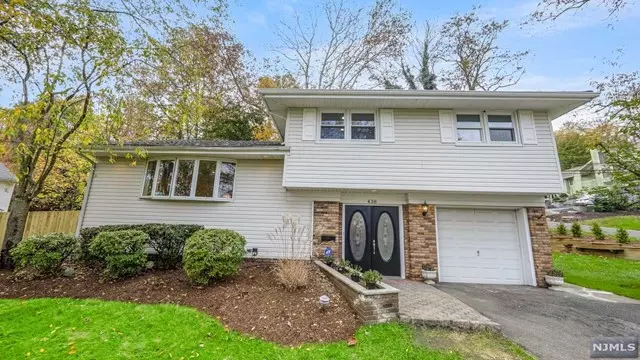 438 Briarwood Lane, Northvale, NJ 07647