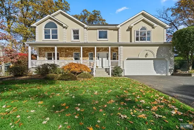 7 Coombs Lane, Midland Park, NJ 07432