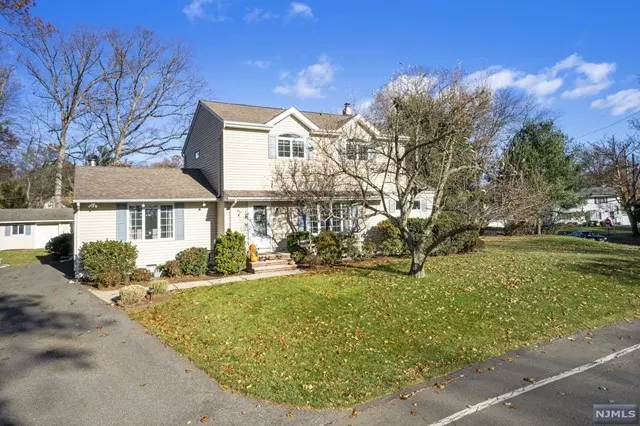 4 Stevens Place, Oakland, NJ 07436