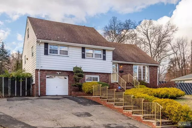 23 Viewpoint Road, Wayne, NJ 07470