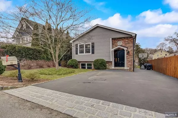 29 Garibaldi Street, Bernardsville, NJ 07924