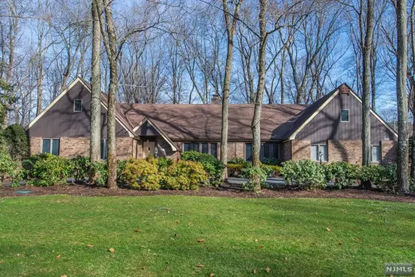 877 High Mountain Road, Franklin Lakes, NJ 07417