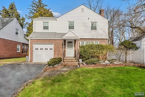 121 Minell Place, Teaneck, NJ 07666