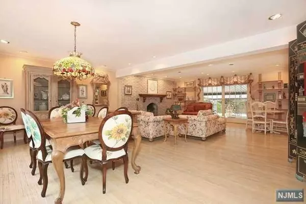 Hillsdale, NJ 07642,39 Sierra Court