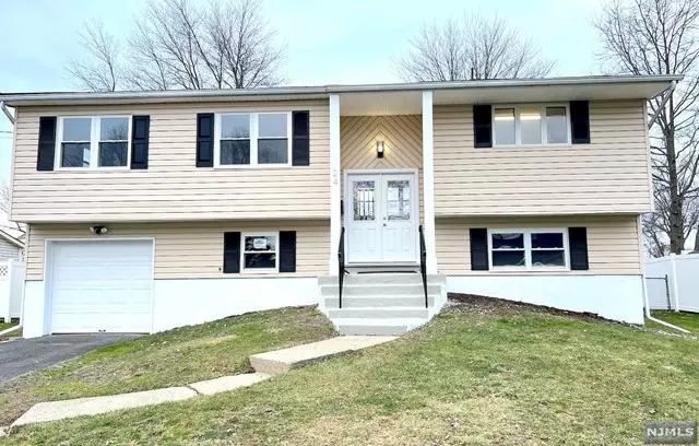 24 Carlow Way, Hazlet, NJ 07730