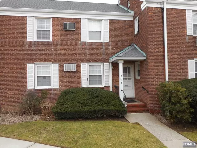 36 A Elmwood Court #36 A, Elmwood Park, NJ 07407