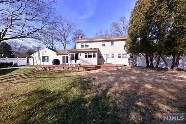 Old Tappan, NJ 07675,48 Country Squire Road