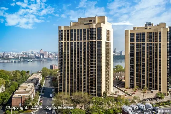 900 Palisade Avenue #8E, Fort Lee, NJ 07024