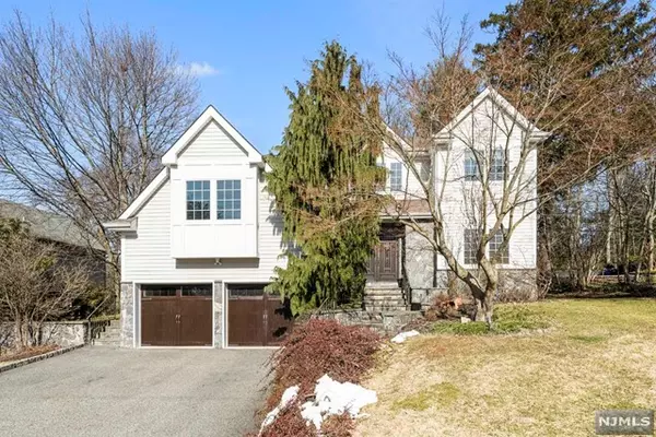 31 Royden Road, Tenafly, NJ 07670