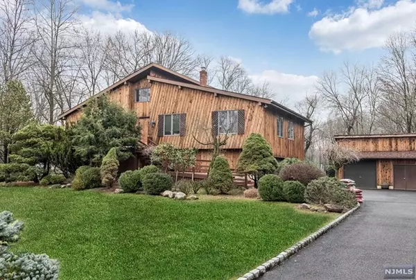 12 Lenape Trail, Upper Saddle River, NJ 07458