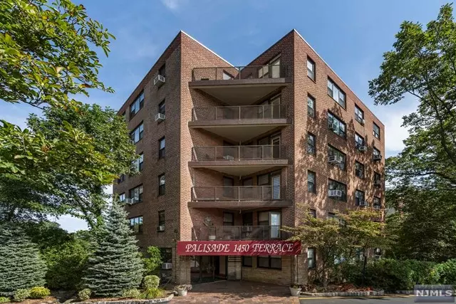 Fort Lee, NJ 07024,1450 Palisade Avenue #2K