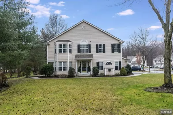 18 Burnham Drive, Pequannock Township, NJ 07444