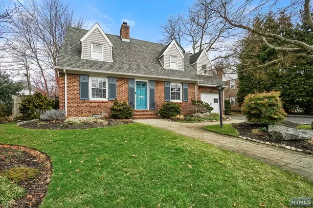 39 Oak Street, Tenafly, NJ 07670