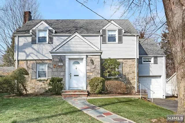 562 Broad Avenue, Leonia, NJ 07605