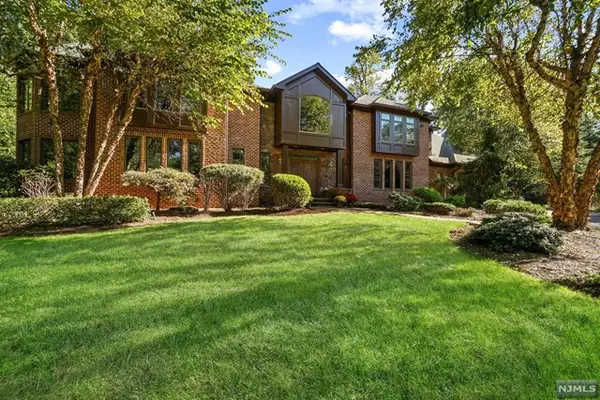 Tenafly, NJ 07670,11 Millers Crossing