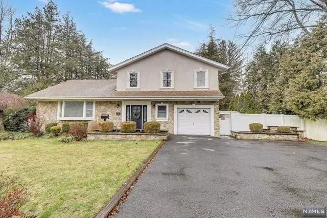 2 4th Avenue, Westwood, NJ 07675