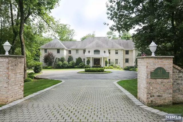 31 Wildwood Road, Saddle River, NJ 07458