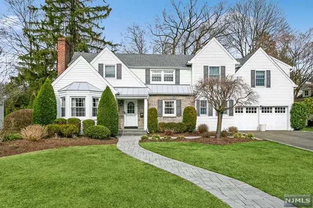 13 Coppell Drive, Tenafly, NJ 07670