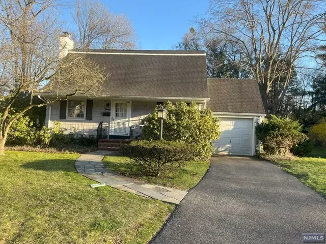 30 Benjamin Road, Tenafly, NJ 07670