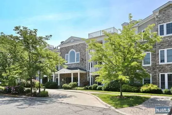 5 Tenakill Park E  #218, Cresskill, NJ 07626