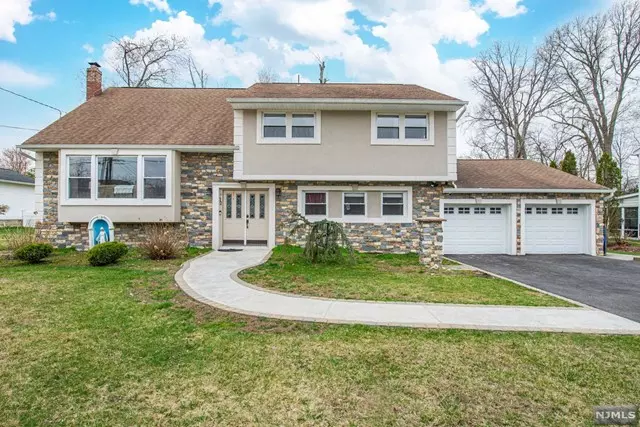 12 Ellis Road, West Caldwell, NJ 07006