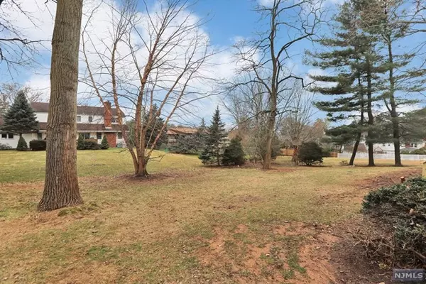 Closter, NJ 07624,60 Bowers Lane