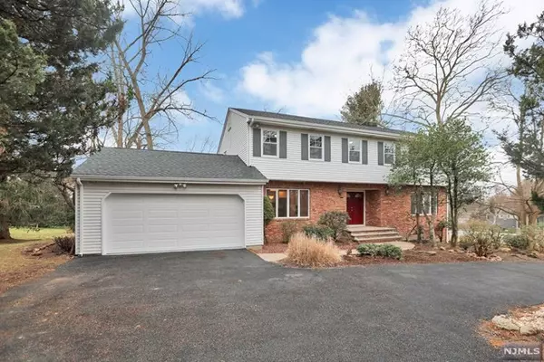 Closter, NJ 07624,60 Bowers Lane