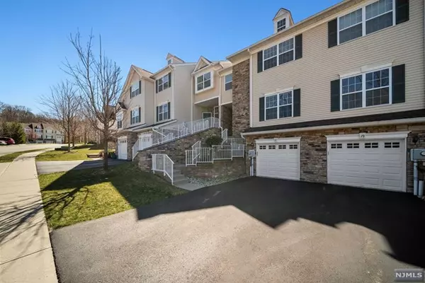 Mount Olive Township, NJ 07828,17 Canterbury Court