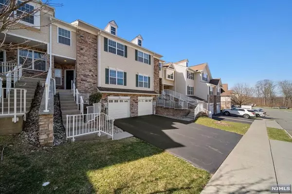 Mount Olive Township, NJ 07828,17 Canterbury Court