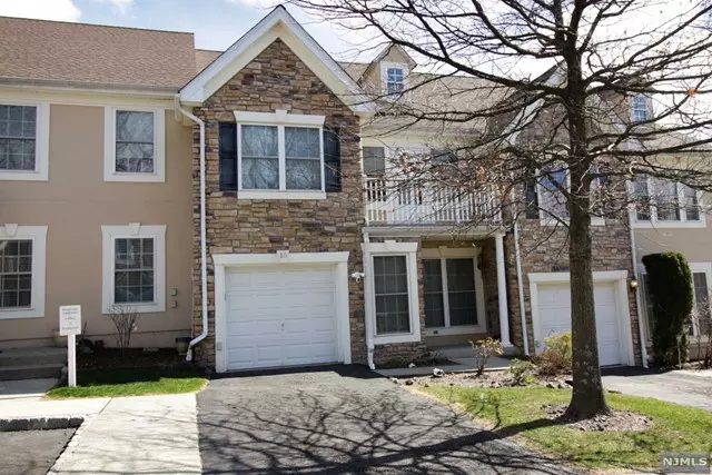 15 Birchwood Lane, North Haledon, NJ 07508