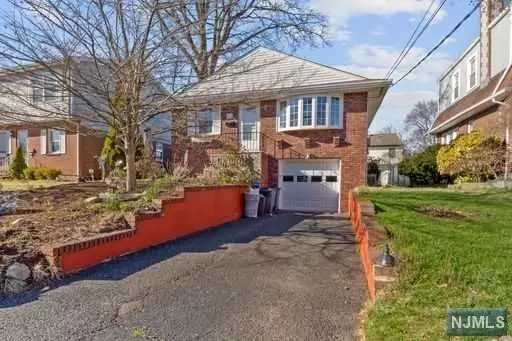 300 Manhattan Terrace, Dumont, NJ 07628