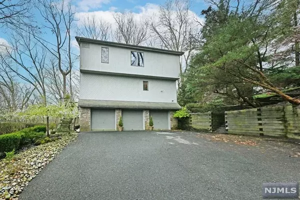 Woodcliff Lake, NJ 07677,9 Ellis Lane