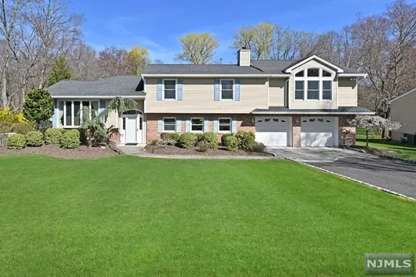 14 Kent Road, Hillsdale, NJ 07642