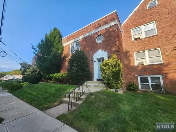 Teaneck, NJ 07666,735 Elm Avenue #7A