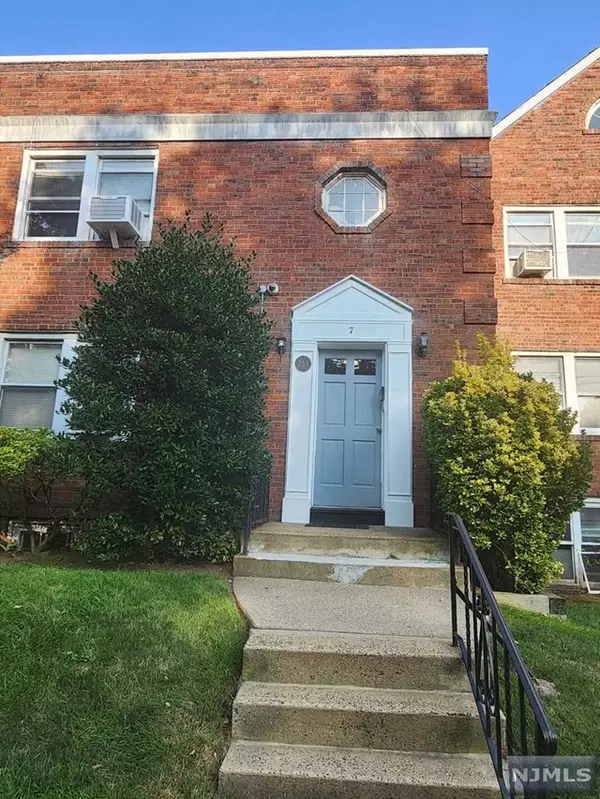 Teaneck, NJ 07666,735 Elm Avenue #7A