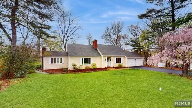 Essex Fells, NJ 07021,15 Barberry Way